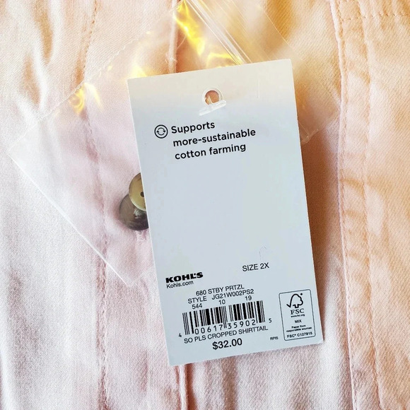 SO | Cropped Sleeveless Button Down Top in Strawberry sz 2X - Picture 5 of 8